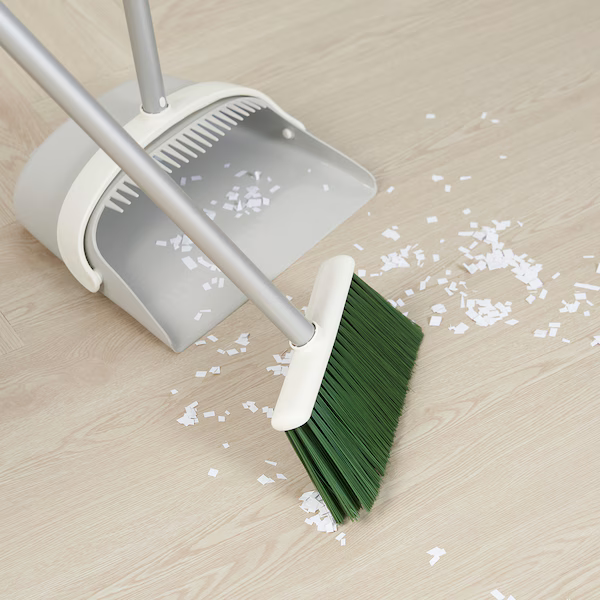 1754459140_pepprig-dustpan-broom-grey-green__1266891_pe928337_s5-1.png