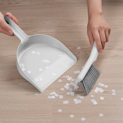 1754548326_pepprig-dust-pan-and-brush-grey__1154911_pe886358_s5-1.png