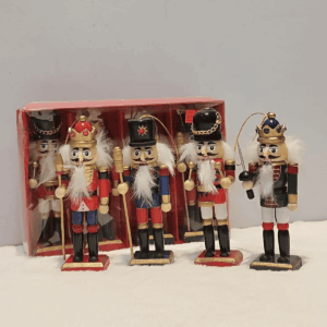 1761111155_Web_image_49_1-1.png Classic Nutcracker Figurine Set
