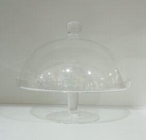1780980617_WhatsApp_Image_2026-06-06_at_17.10.02-1.jpeg Clear acrylic pedestal cake stand with cloche