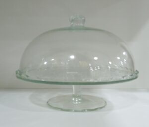 1780984343_WhatsApp_Image_2026-06-06_at_17.17.04-1.jpeg Glass pedestal cake stand with a matching glass dome (cloche)